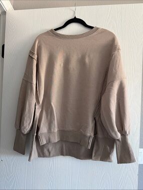 Women's Oversized Pullover Sweatshirt in Taupe